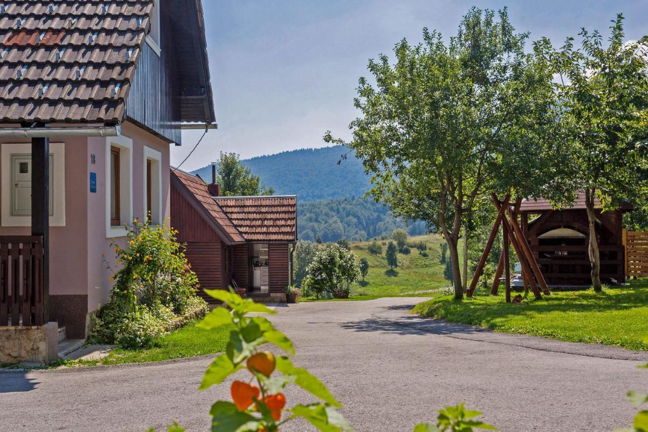 Andrea In Sertic Poljana - Haus Fuer 6 Personen Plitvička Jezera Eksteriør billede