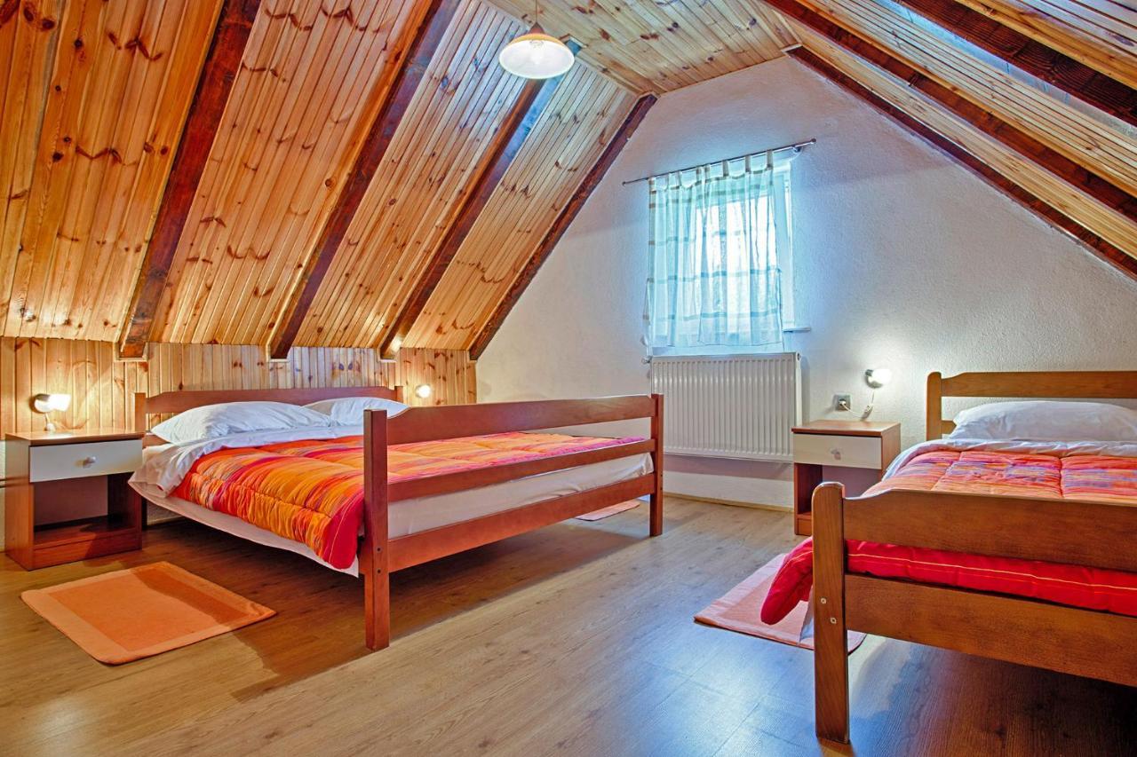 Andrea In Sertic Poljana - Haus Fuer 6 Personen Plitvička Jezera Eksteriør billede