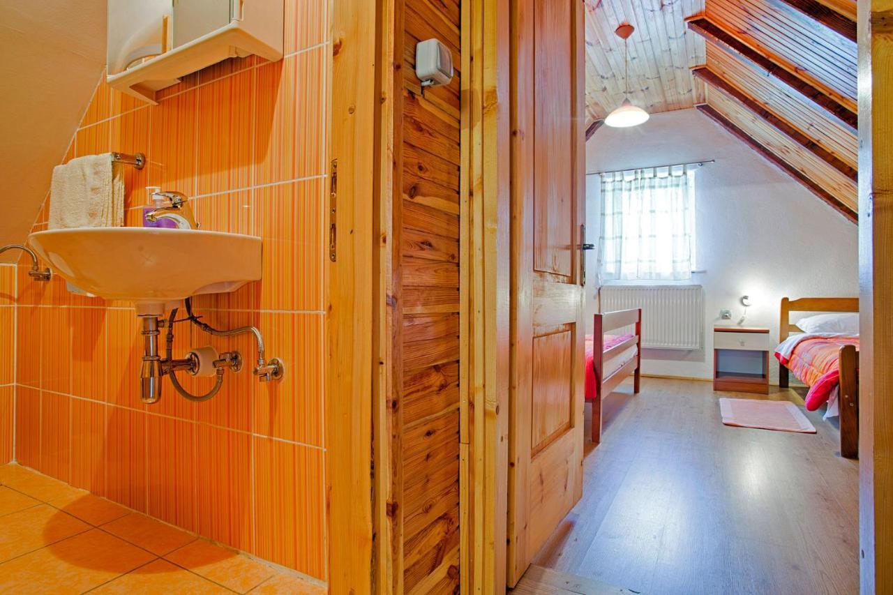 Andrea In Sertic Poljana - Haus Fuer 6 Personen Plitvička Jezera Eksteriør billede